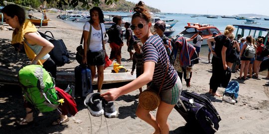 Gelombang turis asing saat tinggalkan Lombok