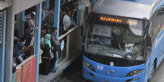 Selama sistem ganjil genap diterapkan, penumpang Transjakarta bertambah