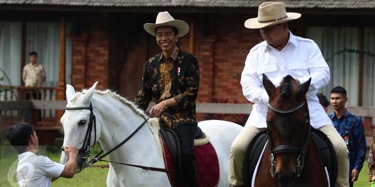 Saling 'serang' kubu Prabowo versus Jokowi