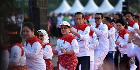 Jokowi dan beberapa petinggi negara ikut pecahkan rekor senam poco-poco