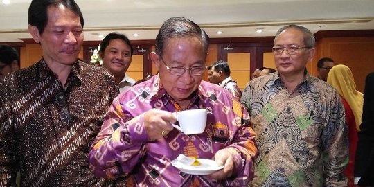 Pagi-pagi, Menko Darmin cicipi kopi hasil bumi Indonesia