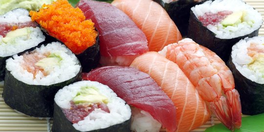 Bagaimana agar kita tidak keracunan atau terjangkit cacing gara-gara sushi mentah?