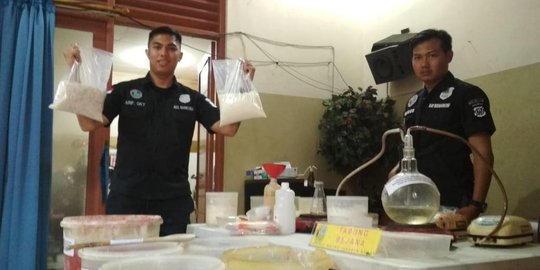 Gerebek Pabrik Narkoba Di Cipondoh Sabu Senilai Rp 11 Miliar Disita Polisi Merdeka Com