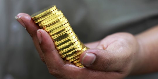 Harga emas Antam turun Rp 2.000 jadi Rp 646.000 per gram