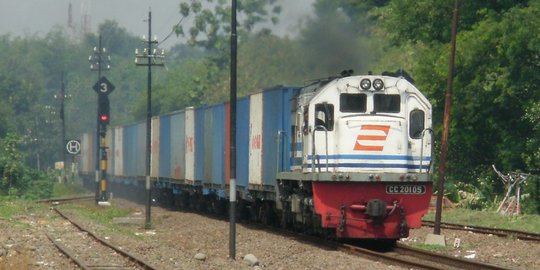 Pertama di Indonesia, limbah diangkut gunakan kereta api