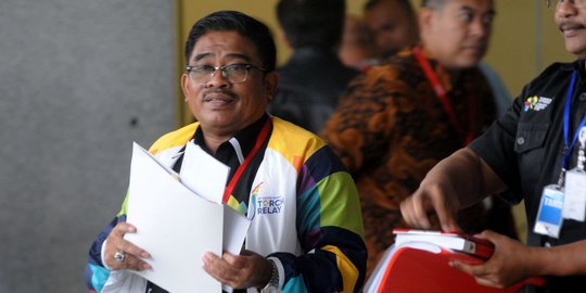 Pakai jaket Asian Games, Soni Sumarsono jalani pemeriksaan di KPK