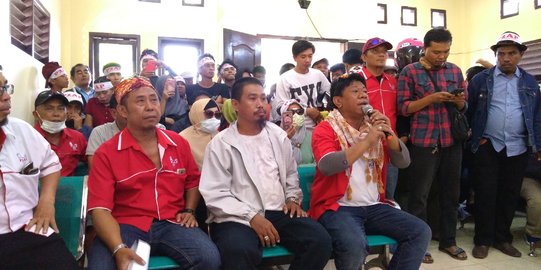 Omzet turun, ratusan pedagang ayam geruduk DPRD Sulsel