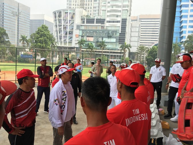 menpora tinjau pelatnas di gbk