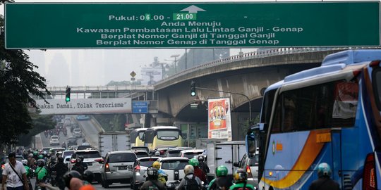 Ganjil genap, mobil dinas staf Setmil Presiden kedapatan punya 3 pelat nomor