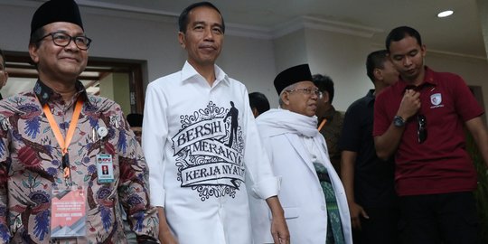 Usai mendaftar ke KPU, Jokowi salat Jumat di Istiqlal, Ma'ruf Amin jadi Khatib