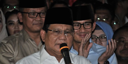 Menuju KPU, Prabowo naik Lexus dan Sandiaga pilih jalan kaki