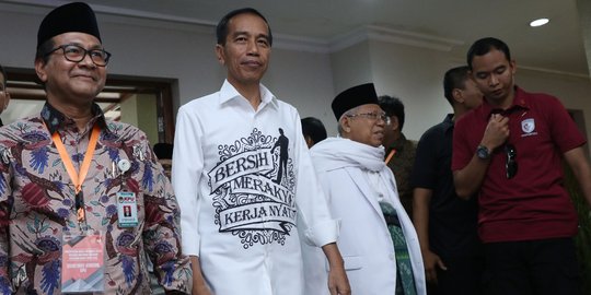 Jokowi disiapkan tiga kemeja oleh Pramono Anung untuk daftar Pilpres