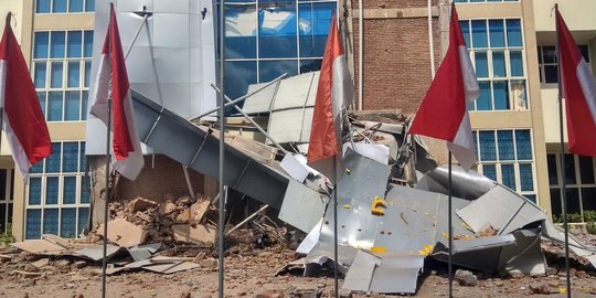 Siswa SD di Solo menyumbangkan mainan 'othok-othok' untuk korban gempa Lombok