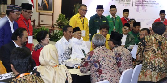 Santri Ponpes An Nawawi Tanara milik Ma'ruf Amin doakan sukses di Pilpres