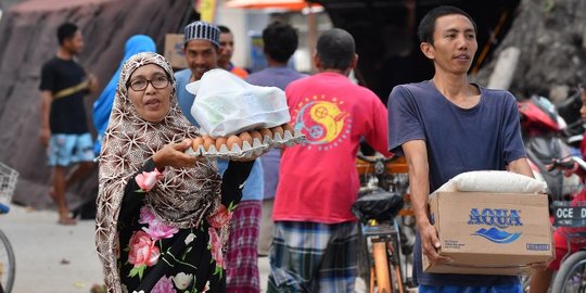 Korban gempa lombok terima bantuan makanan
