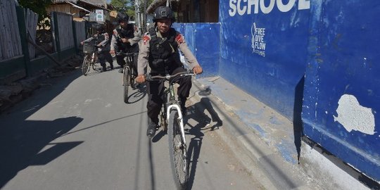 Polisi di Pulau Gili Air Lombok lakukan patroli dengan sepeda