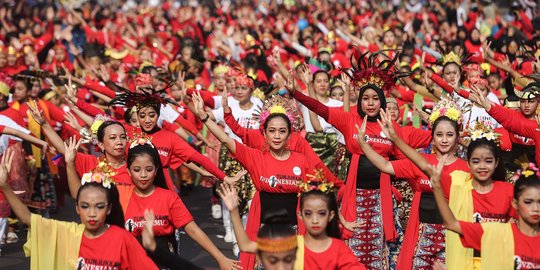 Aksi ribuan penari sambut HUT Kemerdekaan RI dan Asian Games