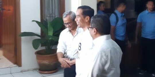 Tanpa Ma'ruf Amin, Jokowi rapat bareng para sekjen bahas tim pemenangan