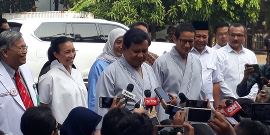 Bukan mau piknik, Prabowo tak didampingi keluarga seperti Jokowi di RSPAD