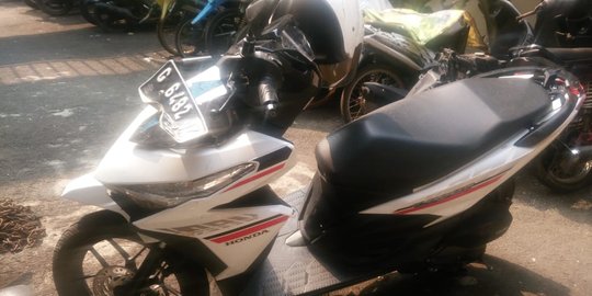 Diduga hindari debt collector, motor dibuang pemiliknya ke Kali Jagakarsa