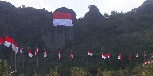 Meriahkan HUT RI, Merah Putih dikibarkan di Gunung Api Purba Nglanggeran