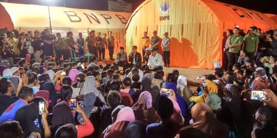 Ngobrol dengan korban gempa Lombok di pengungsian, Jokowi janjikan renovasi rumah