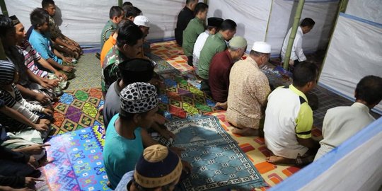 Jokowi jadi imam salat di pengungsian gempa Lombok