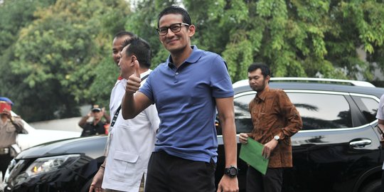 Sering berbaju biru, sinyal Sandiaga Uno akan masuk PAN