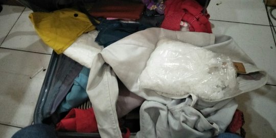 Bawa 1 kg sabu dalam koper, ibu rumah tangga ditangkap di Bandara Kualanamu