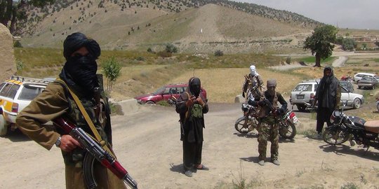 Taliban serang pangkalan militer Afghanistan, 17 tentara tewas