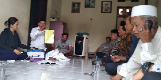 Bikin resah warga, pengikut Kerajaan Ubur-ubur zikir sambil bernyanyi