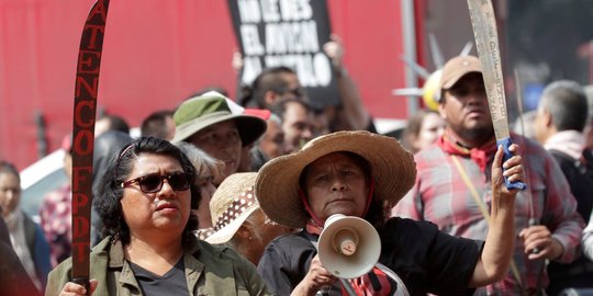 Protes bangun bandara baru, ibu-ibu di Meksiko tenteng golok