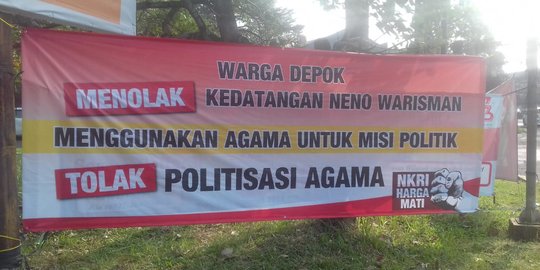 Satpol PP turunkan spanduk penolakan Neno Warisman jadi penceramah di Depok