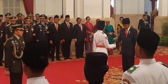 Jokowi kukuhkan Paskibraka untuk HUT Kemerdekaan di Istana