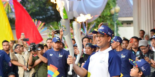 Usai diarak keliling Jakarta, obor Asian Games diterima Anies di Balai Kota