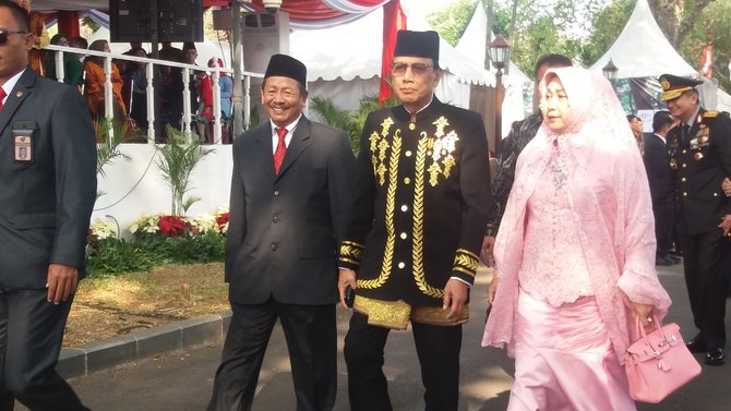 Upacara HUT ke 73 RI Wiranto pakai adat  Manado  Airlangga 