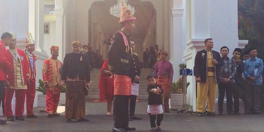 Presiden Jokowi pakai baju adat Aceh di upacara HUT RI ke-73