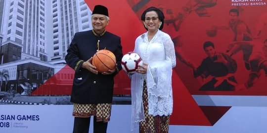 Pakai kebaya putih, Sri Mulyani pimpin upacara HUT RI di Kemenkeu