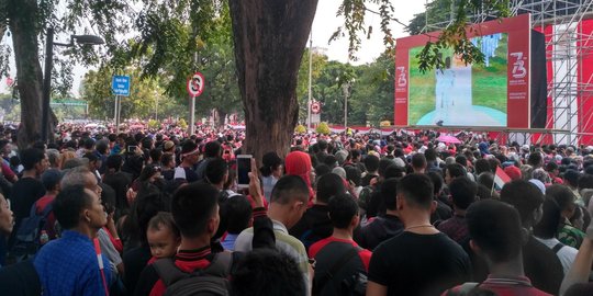 Cara warga memaknai kemerdekaan dari depan Istana Merdeka