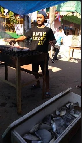 rayakan hut ri dengan bakar ikan