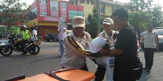 Diduga akibat cuaca panas, peserta lomba drum band 17-an di Karawang pingsan
