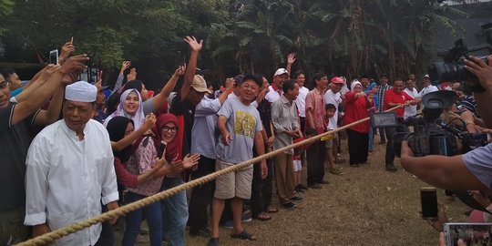 Serunya Anies Baswedan ikut lomba tarik tambang hingga tangan memerah