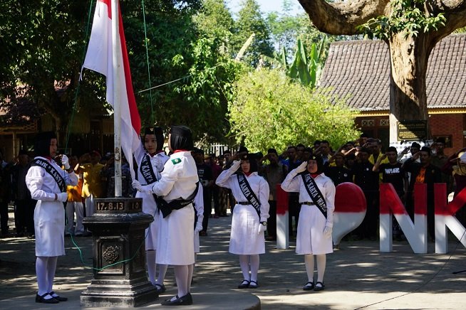 upacara di situs ndalem bung karno