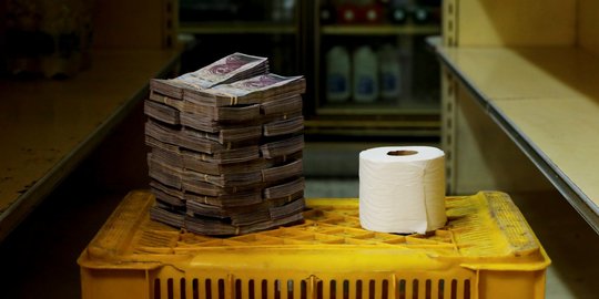 Parahnya krisis di Venezuela, tumpukan mata uang Bolivar senilai dengan tisu toilet