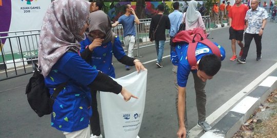 Kampanye bersih, Indo Relawan punguti sampah dan puntung rokok di ruas GBK