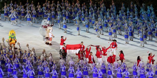 Parade atlet kontingen Indonesia di pembukaan Asian Games 2018