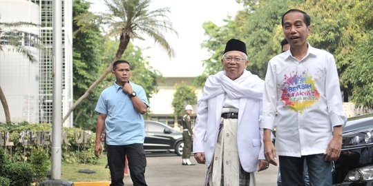 9 Sekjen KIK serahkan struktur tim kampanye Jokowi-Ma'ruf ke KPU, nama ketua menyusul