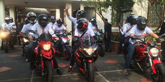 Seperti aksi Jokowi, sembilan Sekjen parpol naik motor gede ke KPU