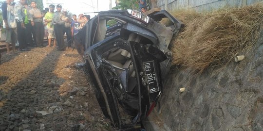 Avanza tertabrak kereta di Bekasi Timur, sopir tewas