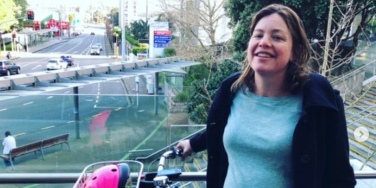 Akan melahirkan, Menteri Selandia baru naik sepeda ke rumah sakit